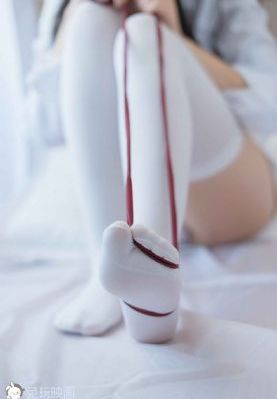 舌吻摸大腿下面视频床震_超清免费在线观看视频