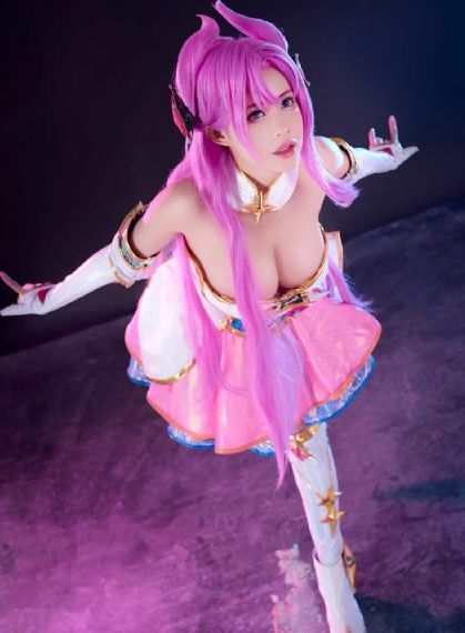 女人下面又紧又嫩是单纯吗_午夜无删减90分钟观看