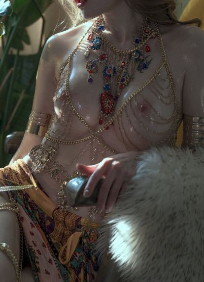 摸进她的内裤里疯狂揉她明星_无删除158分钟完整版手机在线观看